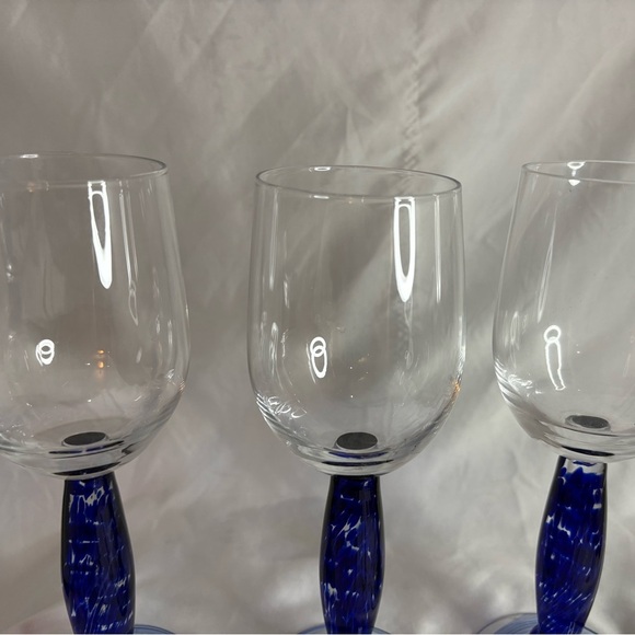 3-hand blown wine glasses - Picture 5 of 6
